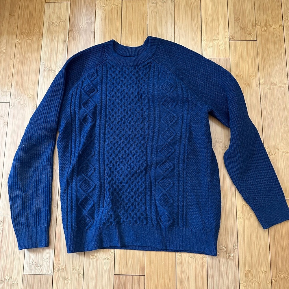 GAP Men's Deep Blue Crewneck Sweater